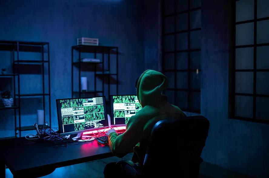 Extremistas usam IA para criar fake news