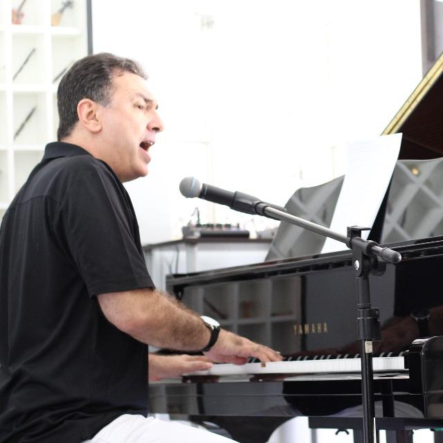 Artista Glauco Luz
