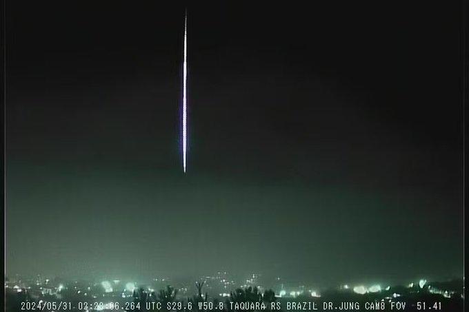 Queda vertical de meteoro em Santa Maria