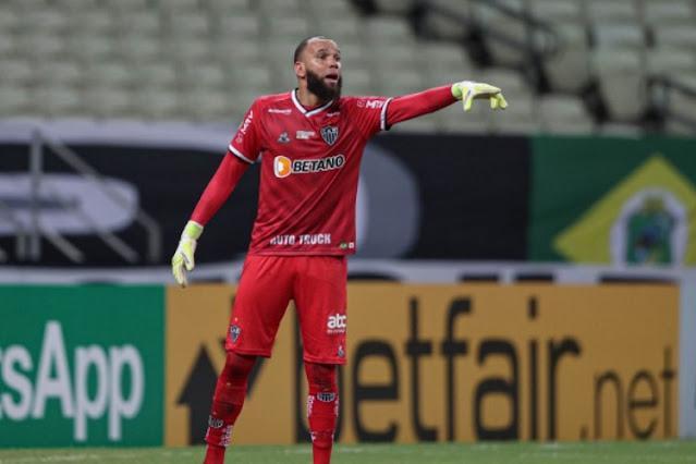 Goleiro Éverson