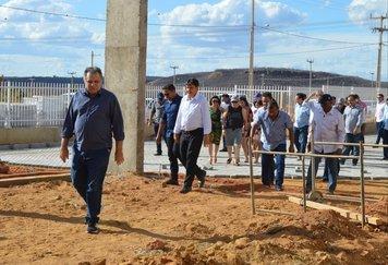 Wellington Dias visitou as obras do CER II em São João do Piauí