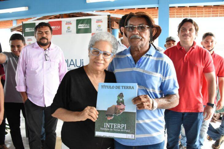 Governadora participa de entrega de títulos de terra