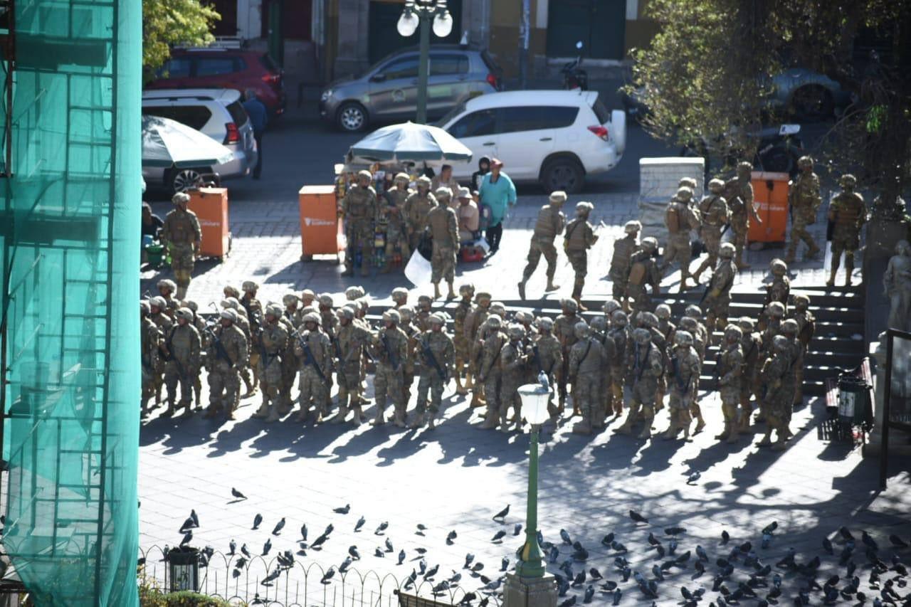 Militares se deslocaram para o palácio presidencial
