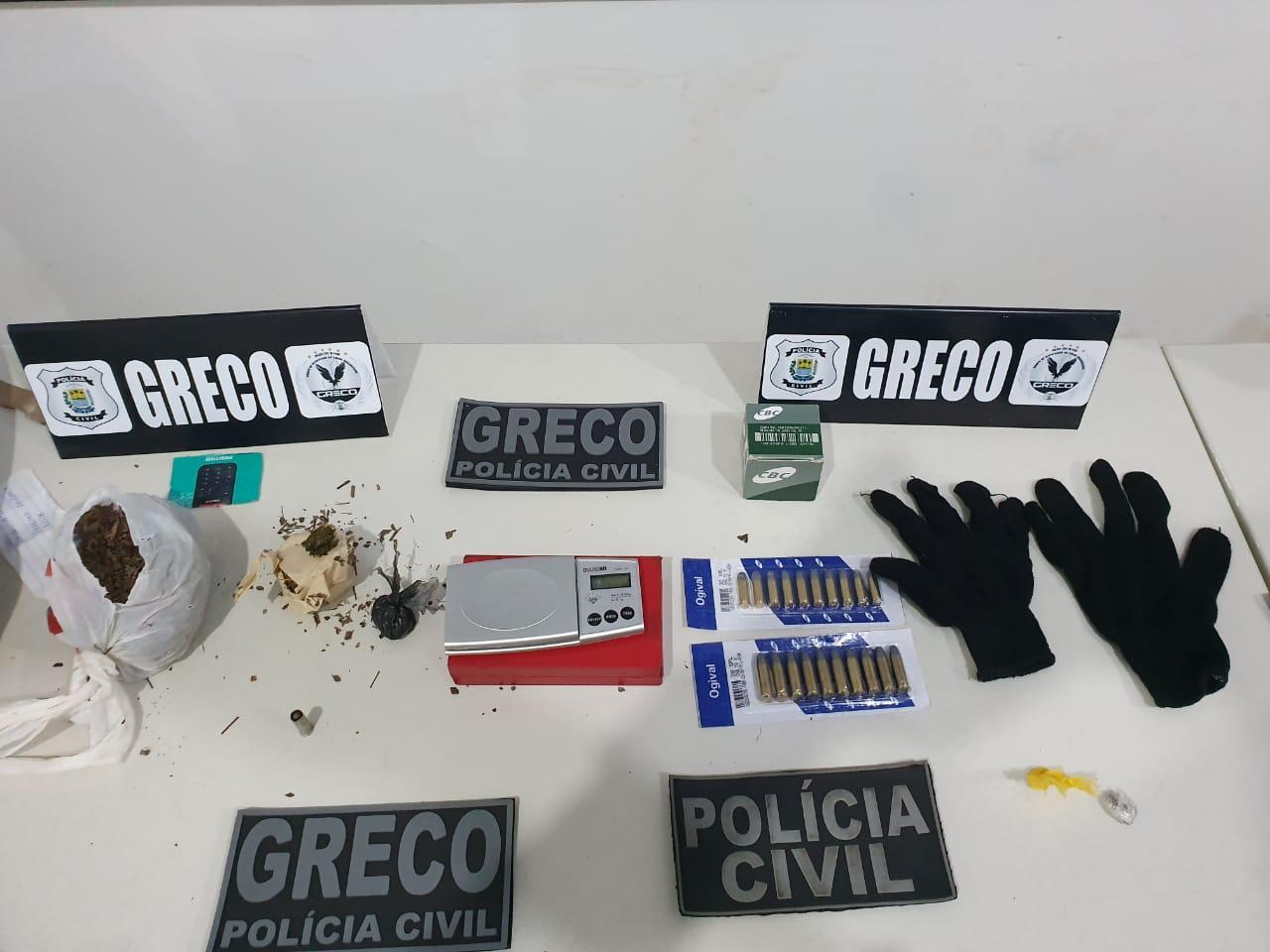 Objetos apreendidos com os suspeitos