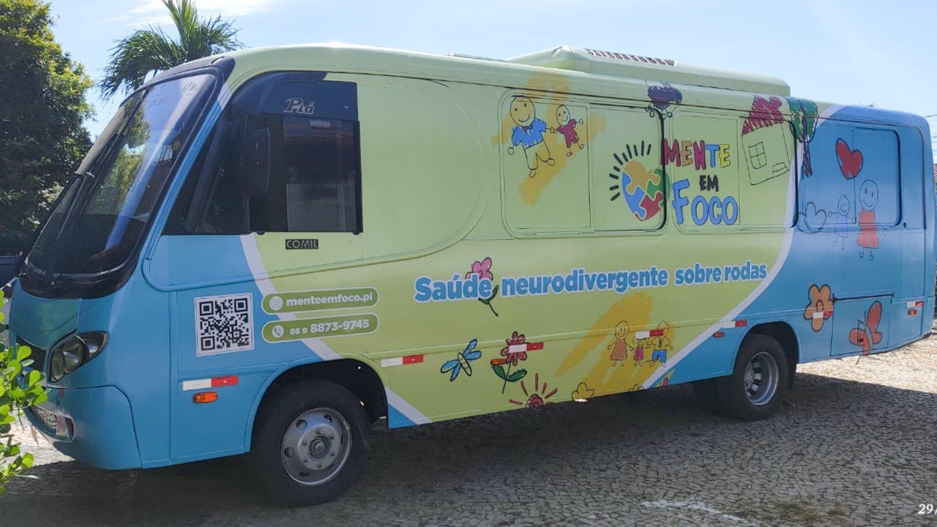 Ônibus do projeto Mente em Foco