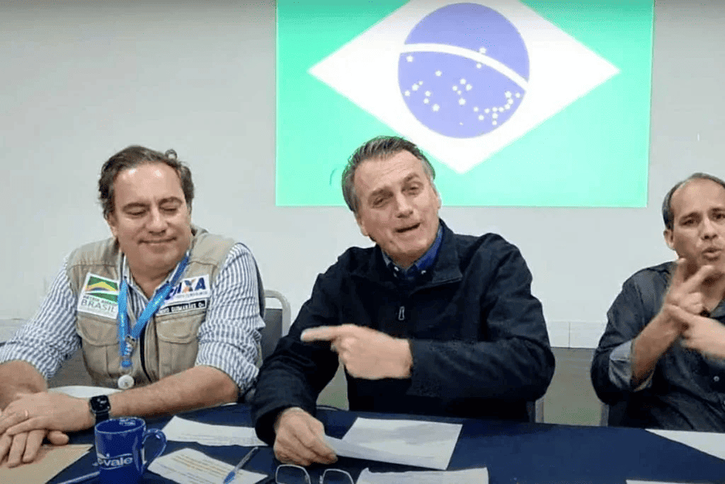 Pedro Guimarães ao lado do presidente Jair Bolsonaro em transmissão na internet
