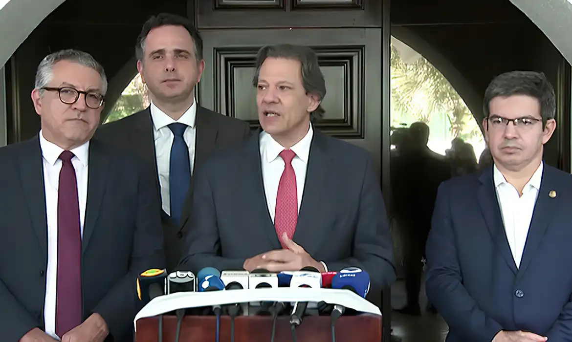 Haddad se reuniu com Rodrigo Pacheco, presidente do Senado, e Alexandre Padilha, ministro de Relações Institucionais