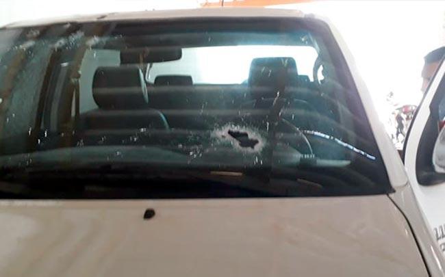 Hilux do vereador foi alvejada por disparos