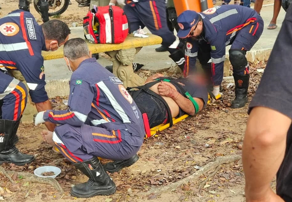 Homem de 38 anos foi esfaqueado na praça da Bandeira, no Centro de Teresina