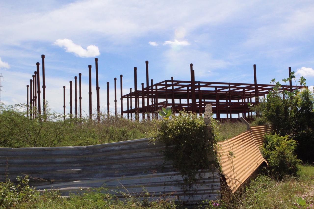Obras foram iniciadas em 2010, mas estão paralisadas
