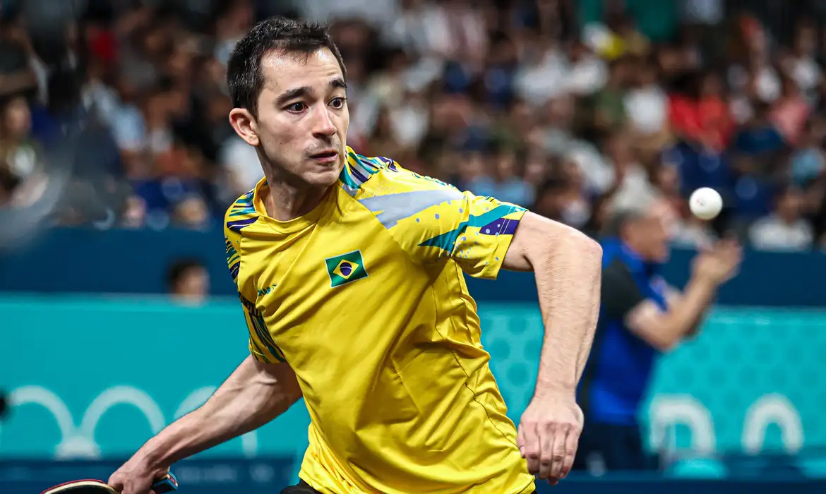 Hugo Calderano vence de virada e avança às oitavas do tênis de mesa