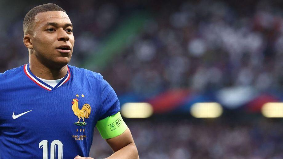 Kylian Mbappé comemora gol da França