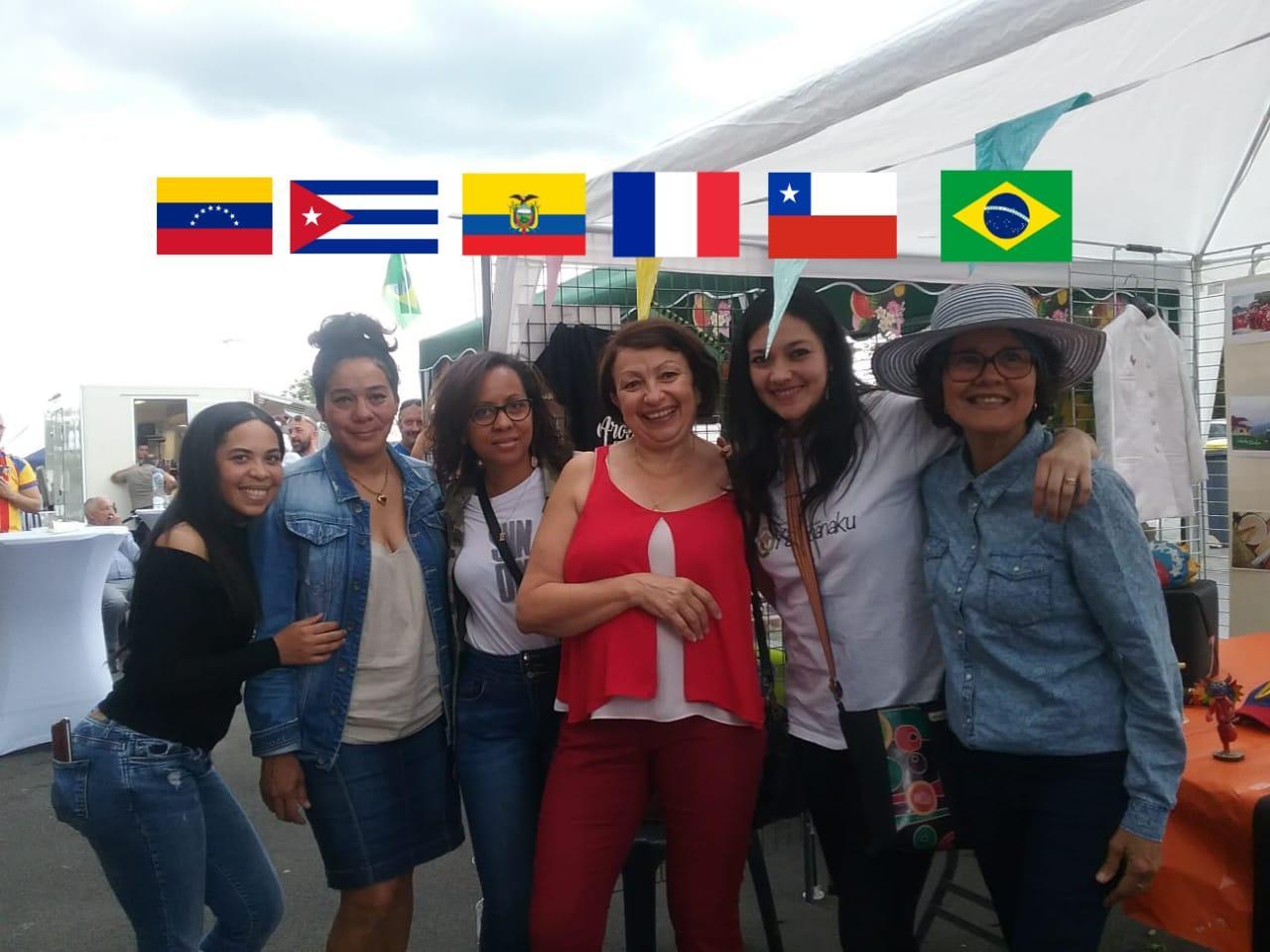 Unidos por um ideal! A chilena, é  Pamela, presidente da Yanapanaku.