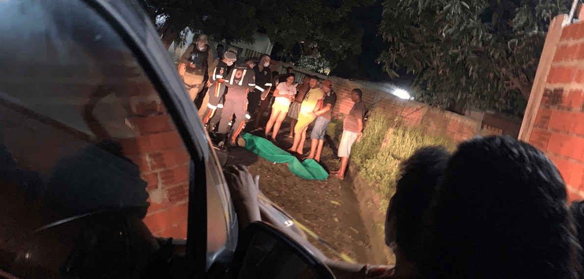 Idoso foi morto baleado na noite deste domingo (30)
