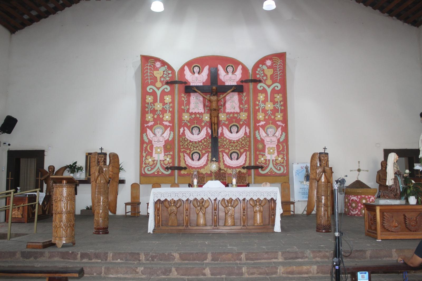 Altar da Paróquia Nossa Senhora de Lourdes, a Igreja da Vermelha, zona Sul de Teresina