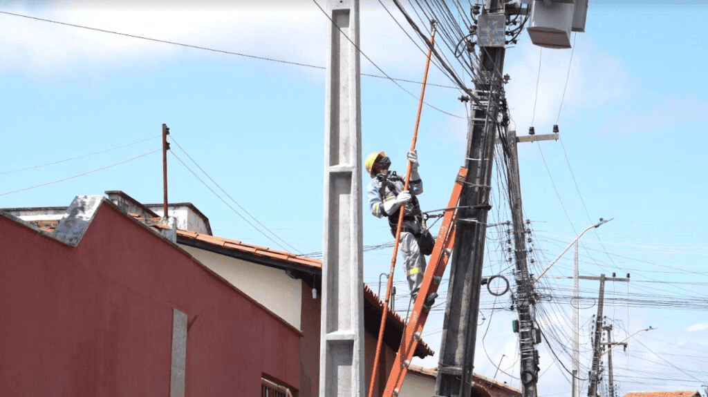 Programa Escola de Eletricistas oferece formação gratuita para quem deseja atuar no setor de distribuição de energia elétrica