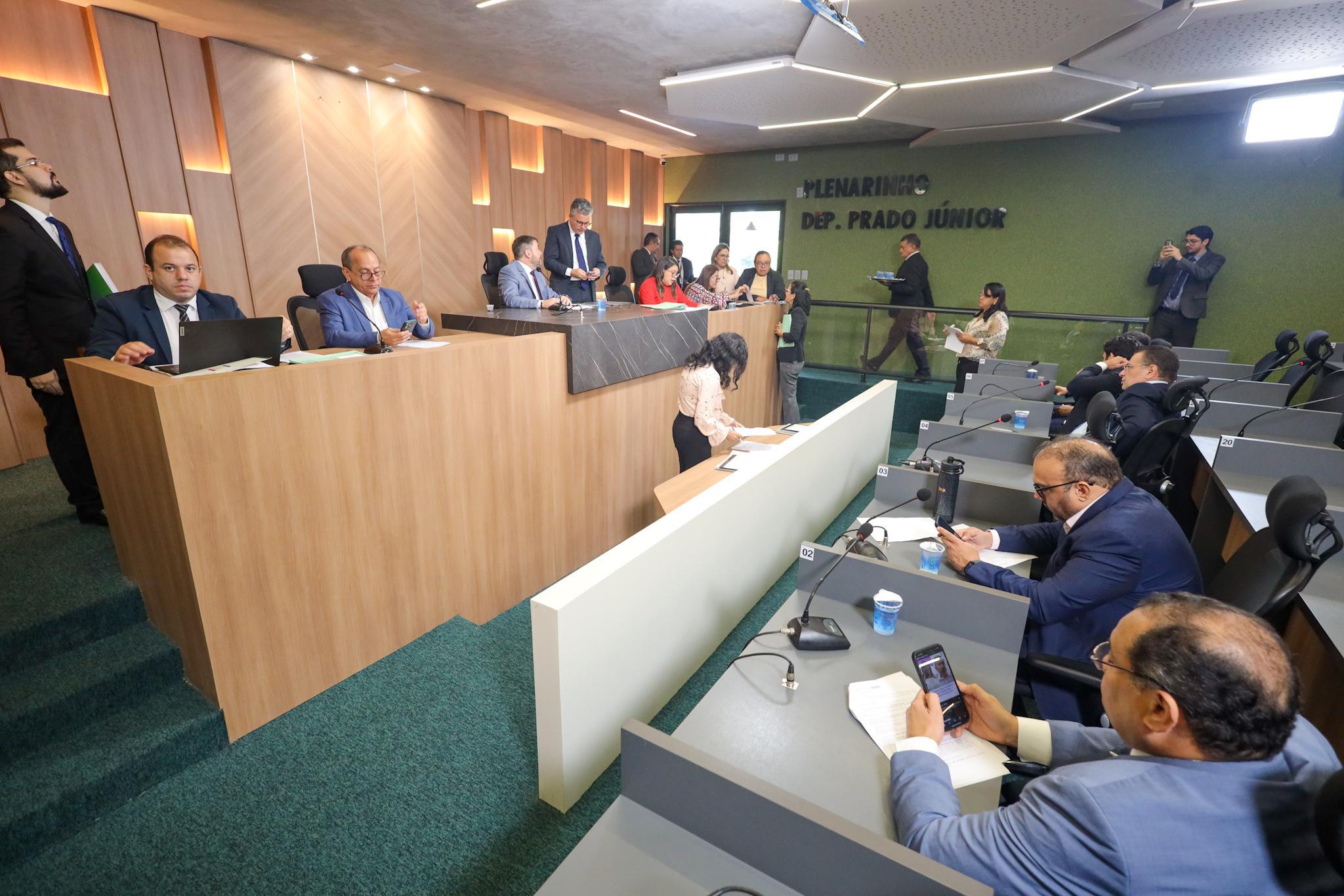Reunião da Comissão de Constituição e Justiça (CCJ) da Alepi