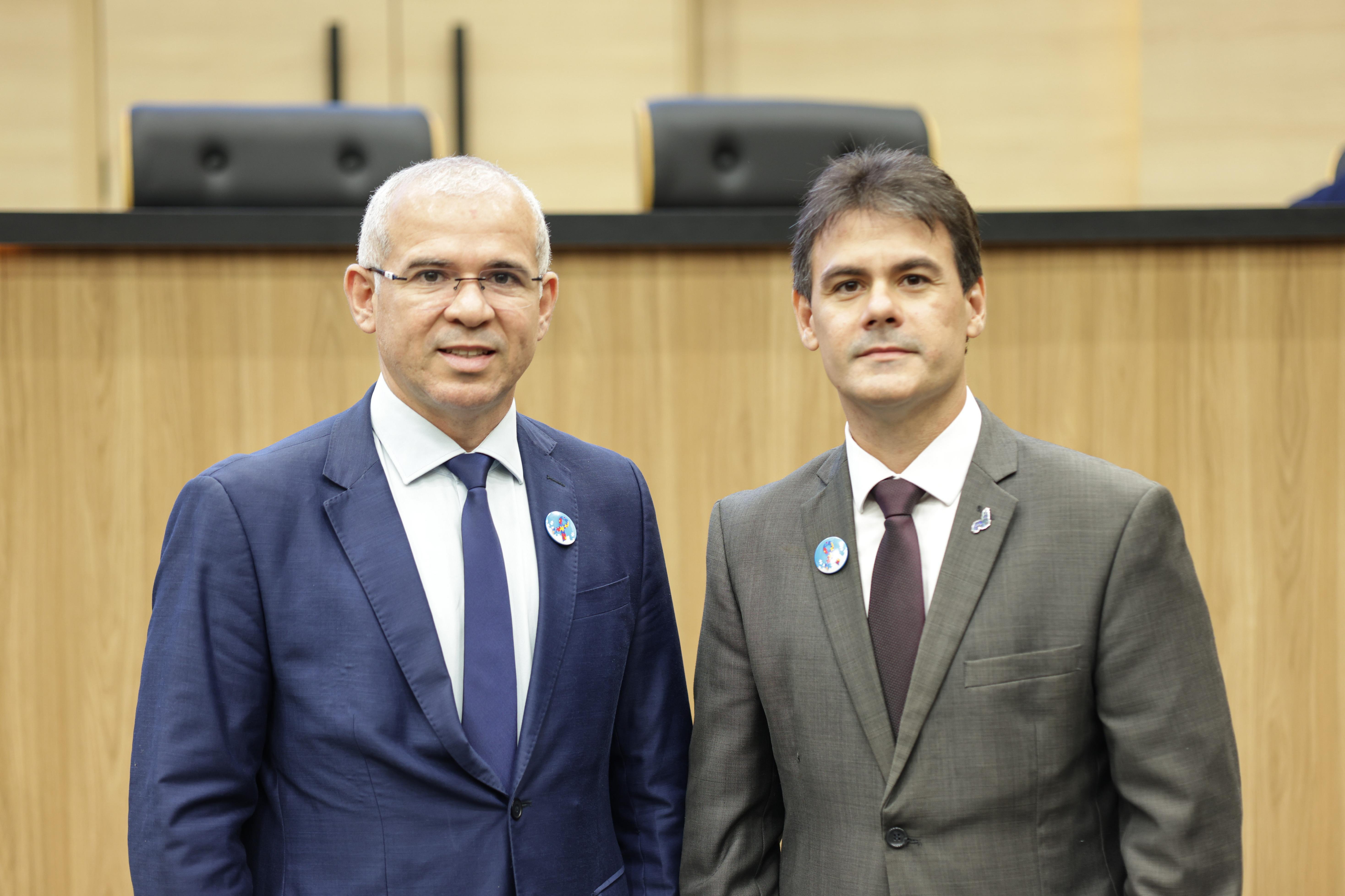 Os deputados Tiago Vasconcelos (esq.) e Severo Eulálio (dir.)