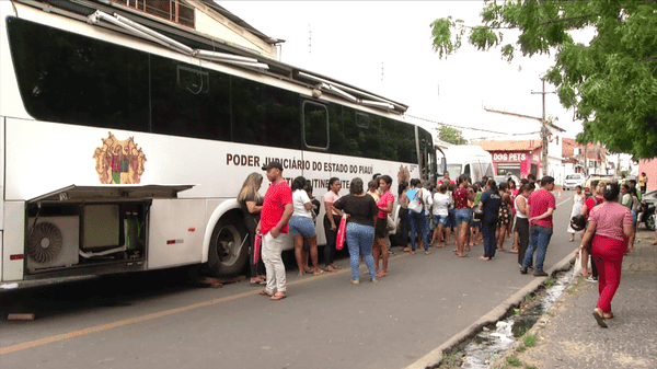 Justiça Itinerante leva serviços gratuitos à Vila da Paz, em Teresina