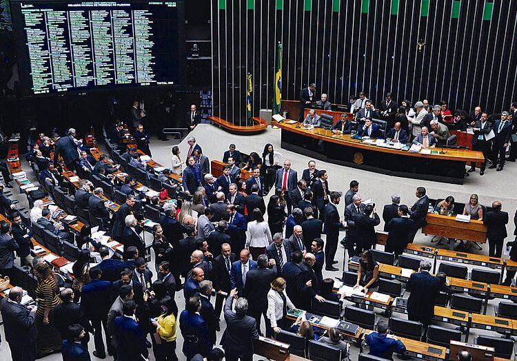 Plenário da Câmara dos Deputados atinge número de assinaturas necessárias para instaurar CPI no INSS