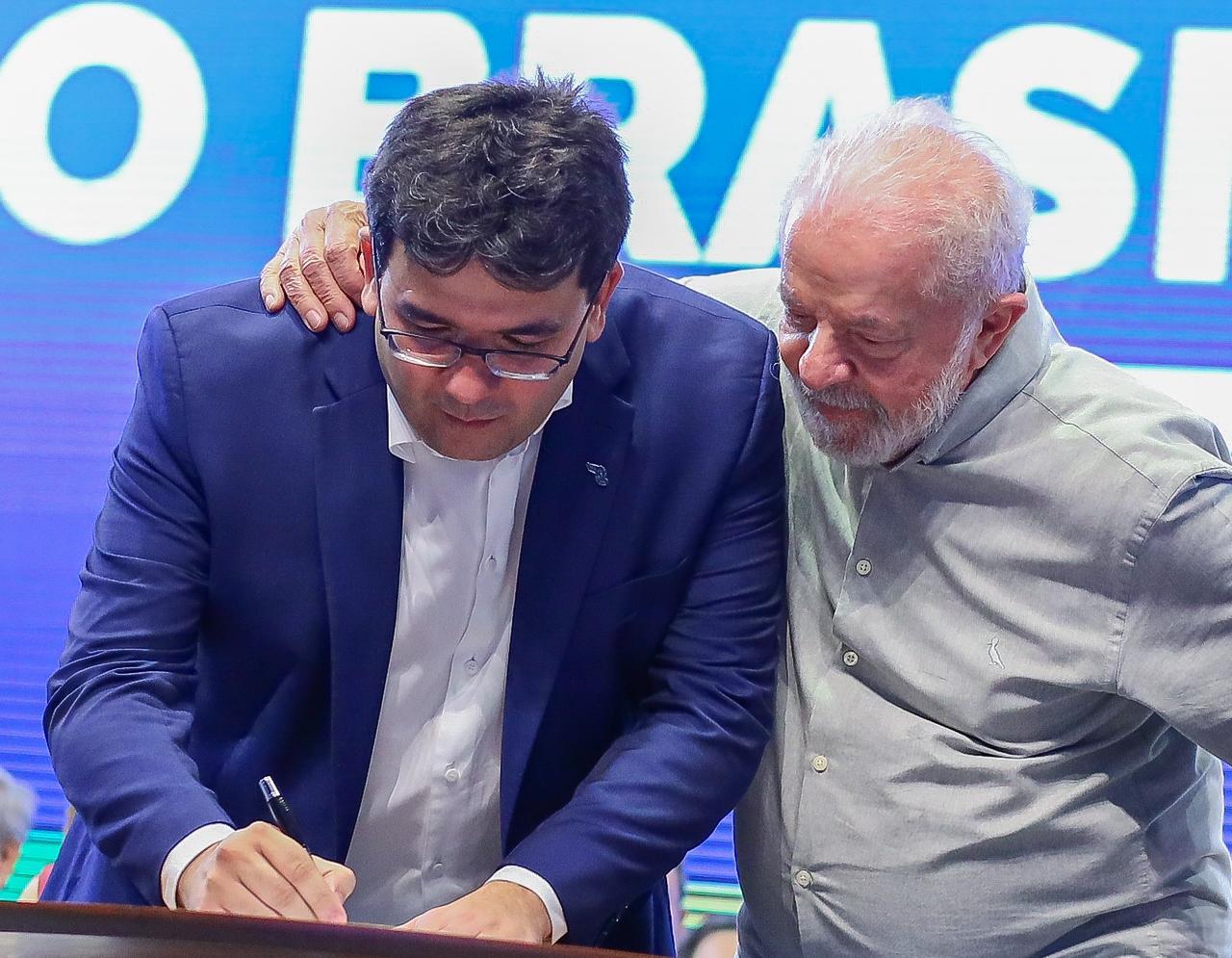 Governdor Rafael Fonteles ao lado do presidente Lula