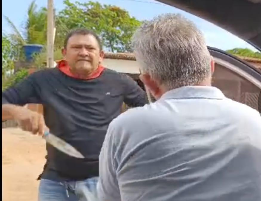 Vereador ameaçou comunicador com faca