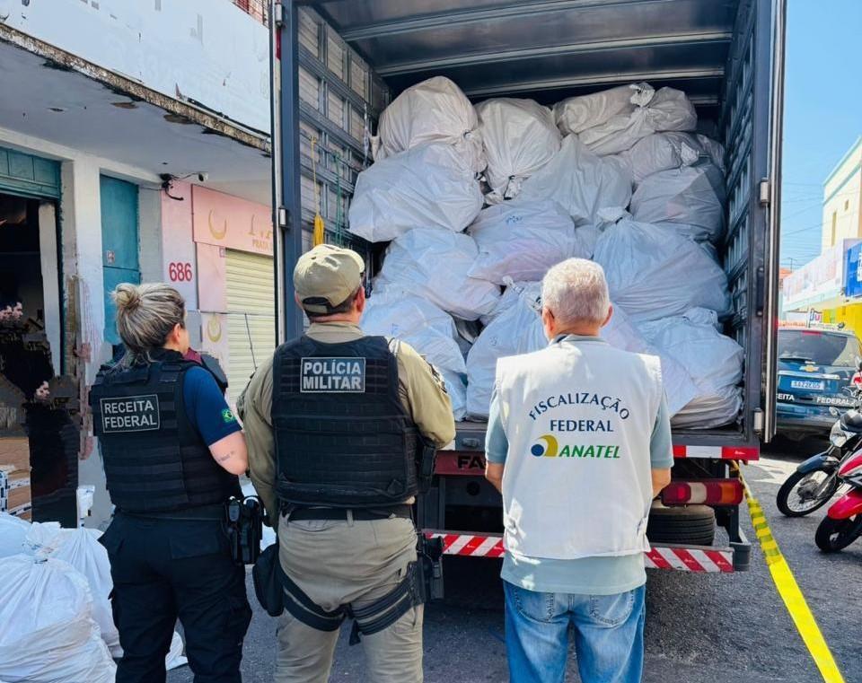 Receita Federal apreende mais de 500 sacos de mercadoria falsificadas