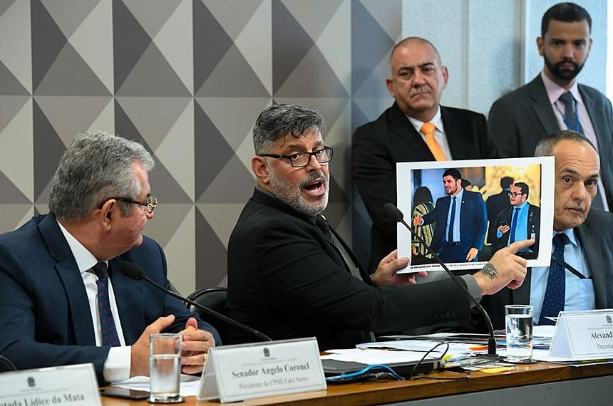 Segundo o deputado, três assessores do presidente comandam ataques contra adversários em redes sociais  Fonte: Agência Senado