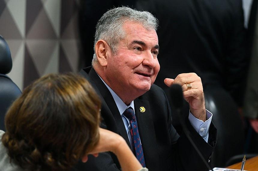Presidente da CPI mista, senador Angelo Coronel, ao lado da relatora, deputada Lídice da Matta  Fonte: Agência Senado