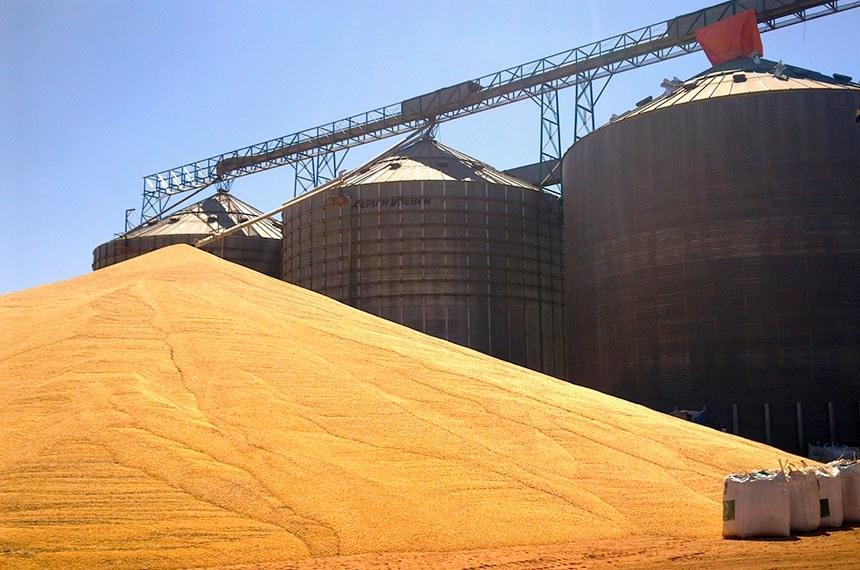 Projeto busca reduzir déficit de armazéns e silos no Brasil