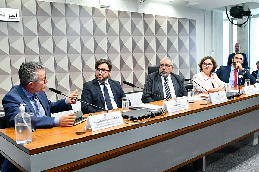 Religiosos e senadores debatem mudança na legislação trabalhista para contemplar a liberdade de consciência