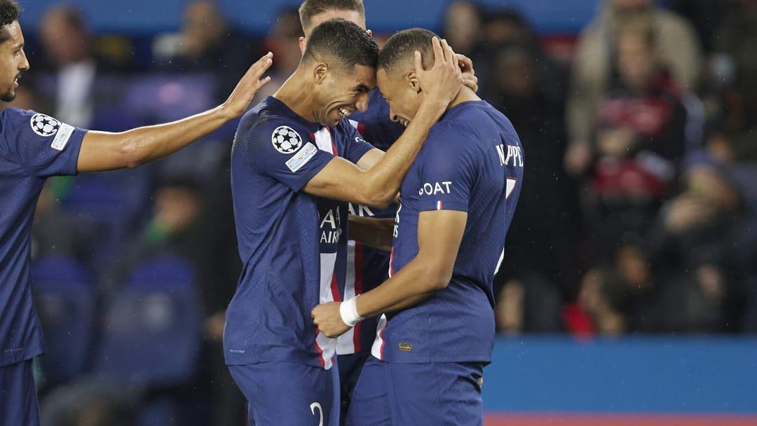 Lateral Hakimi e o atacante Kylian Mbappé
