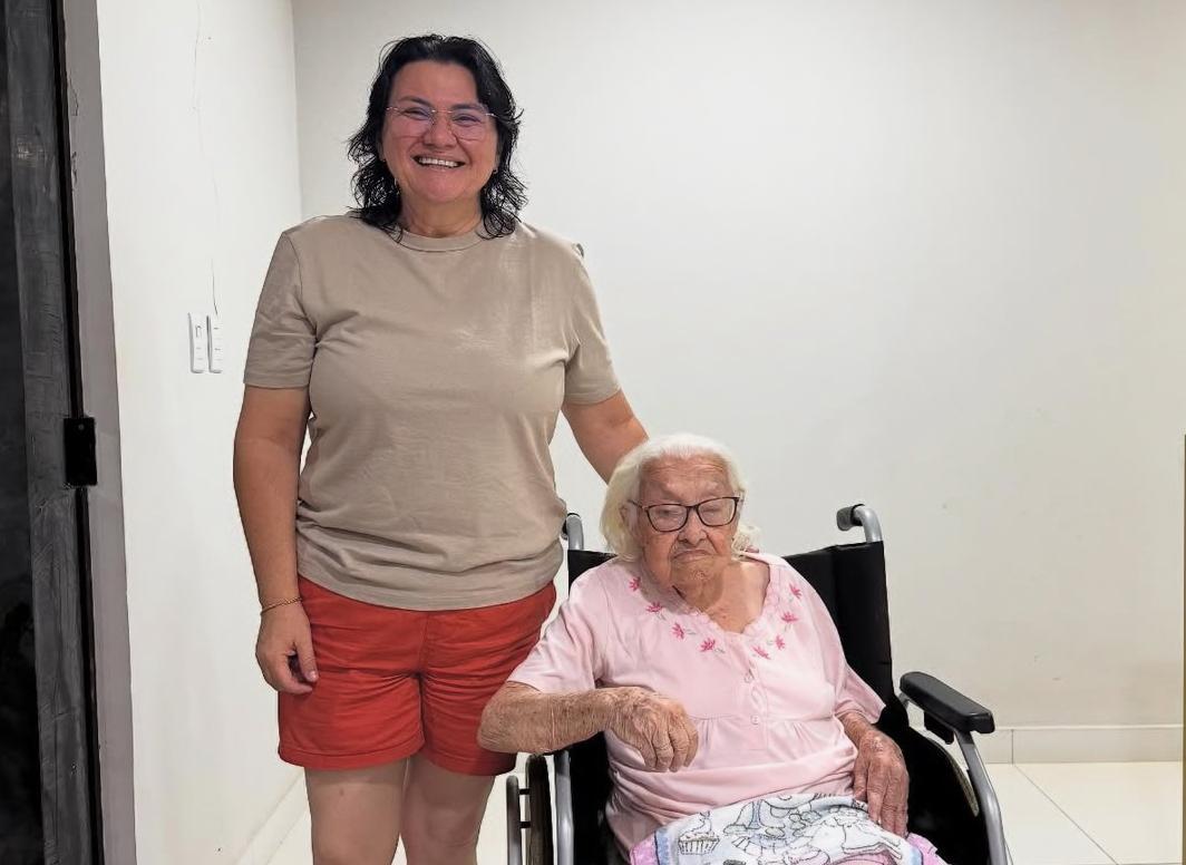 Prefeita de Piripiri, Jôve Oliveira e sua mãe, Almerinda Oliveira que faleceu neste sábado (9)