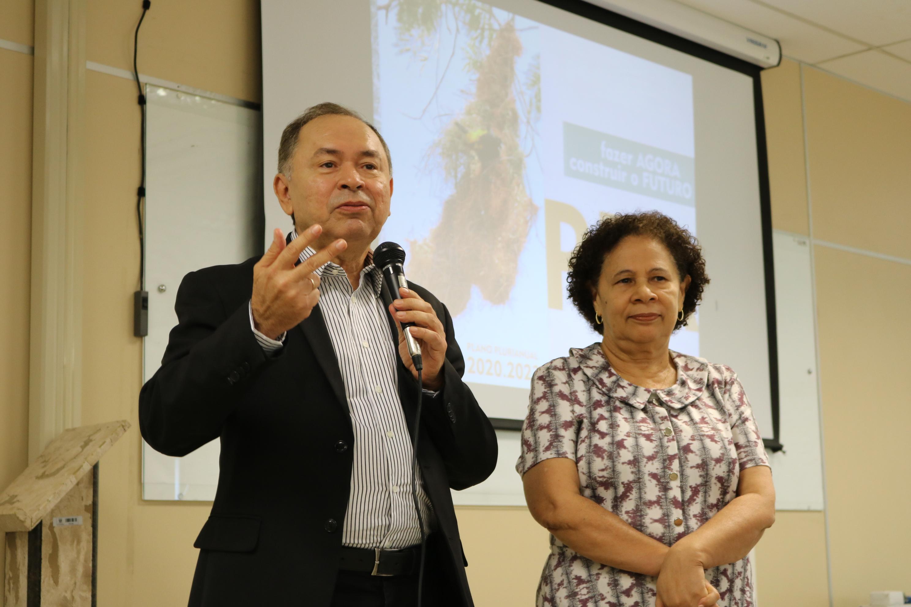 Secretário de Planejamento, Antonio Neto, com a vice-governadora Regina Sousa