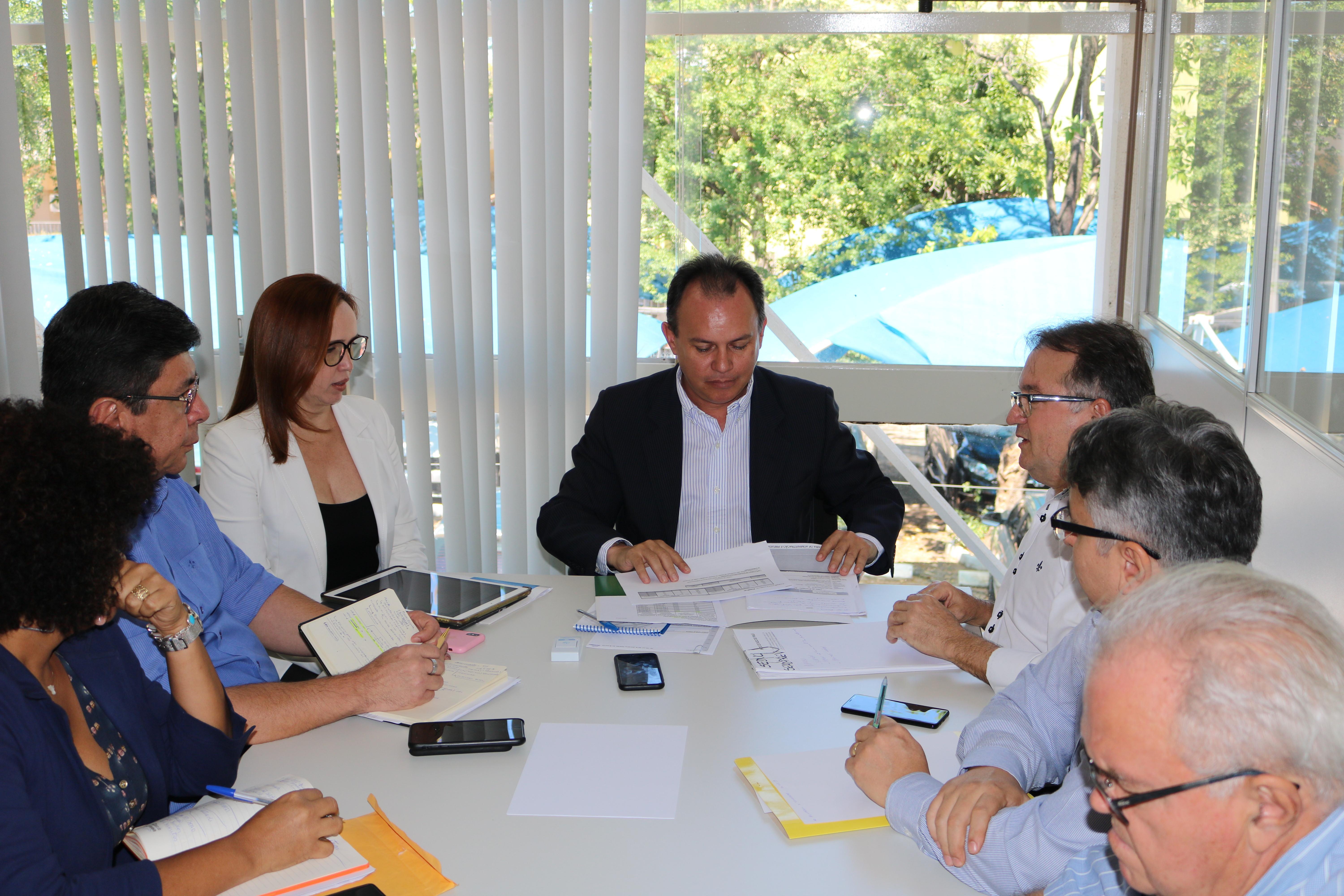 Reunião para discutir a aloienação de imóveis do Estado