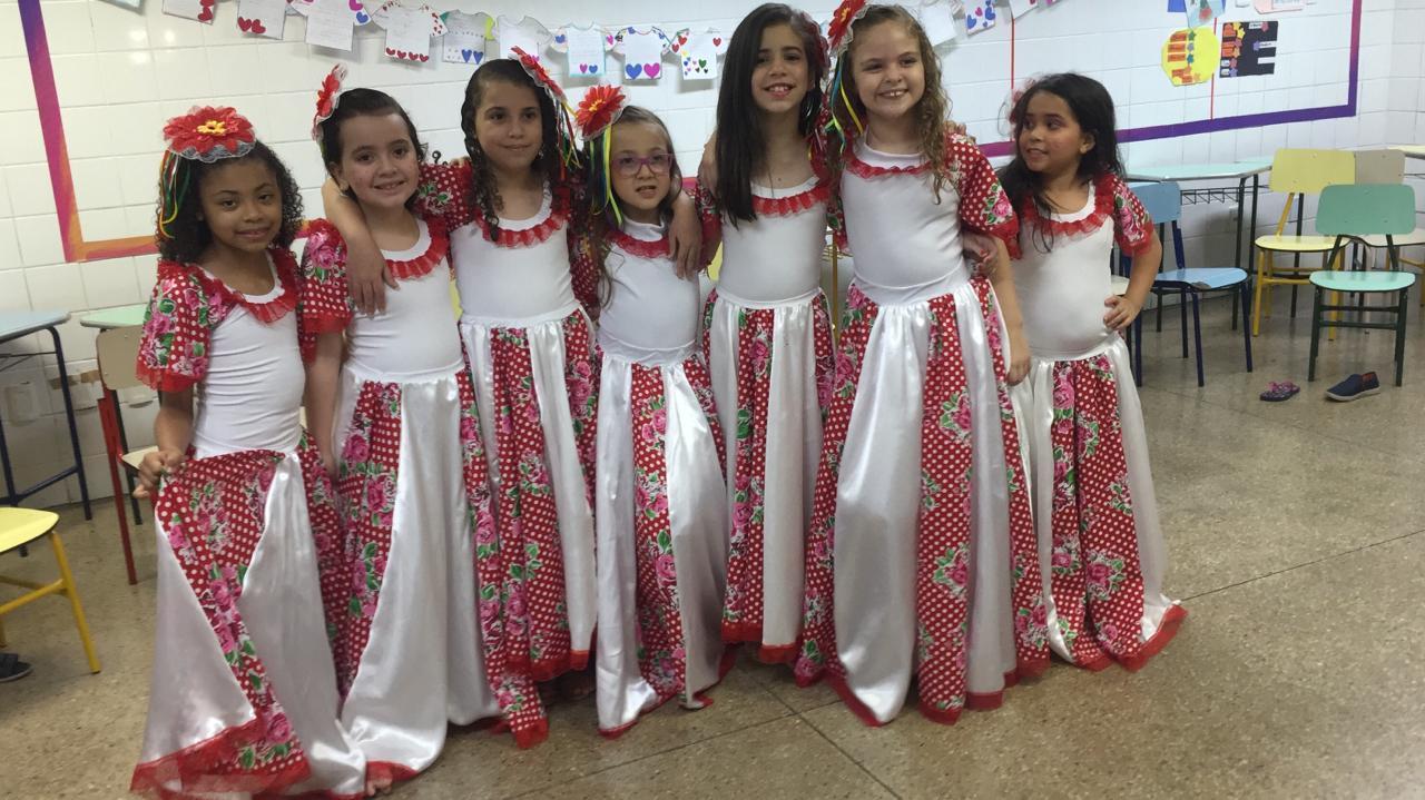 Alunas do Diocesano se preparam para apresentação no Encontro de Culturas da escola