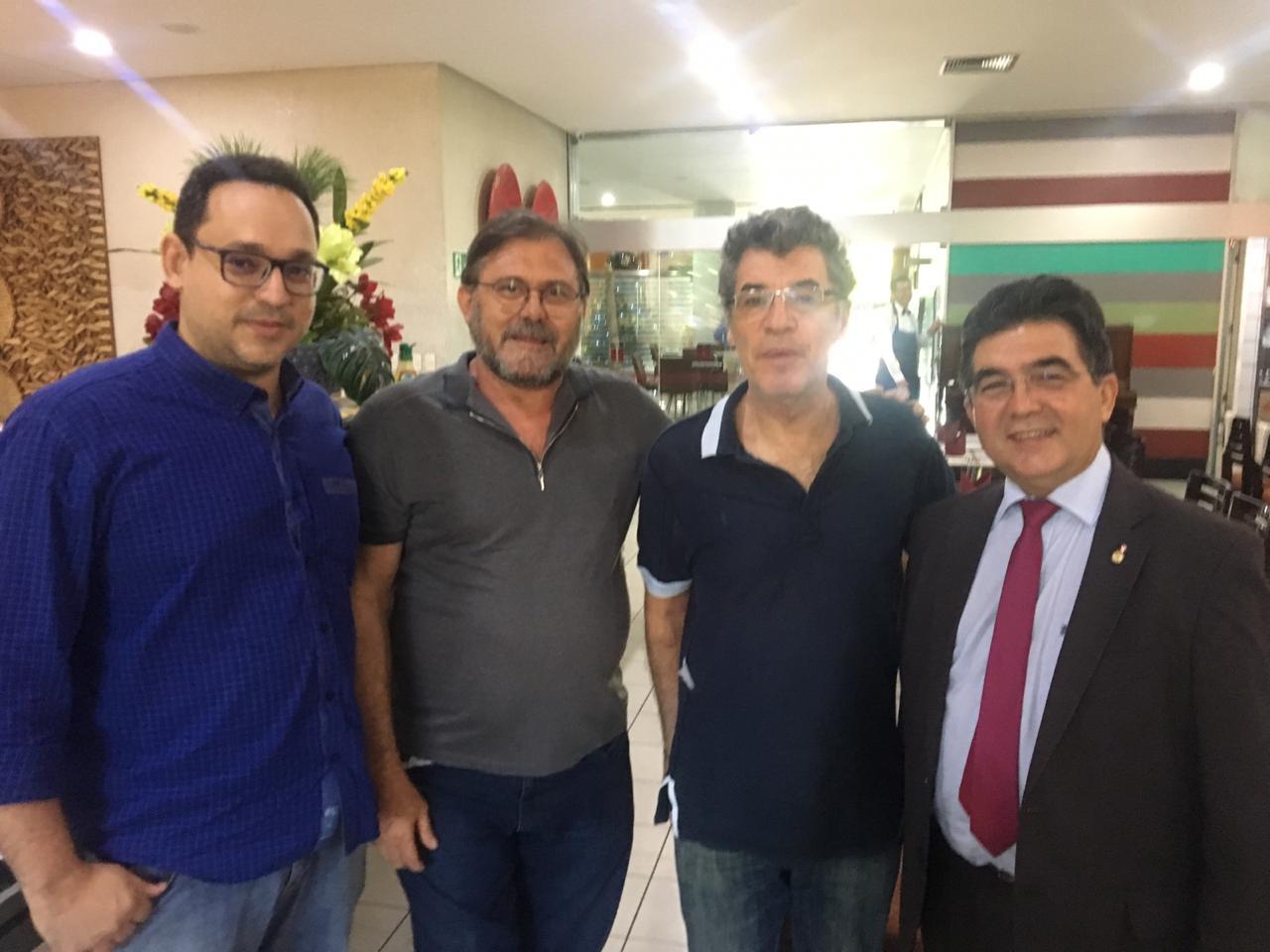 O advogado João Ricardo, Luiz Brandão, Paulo Betti e o deputado Limma no Luxor Hotel