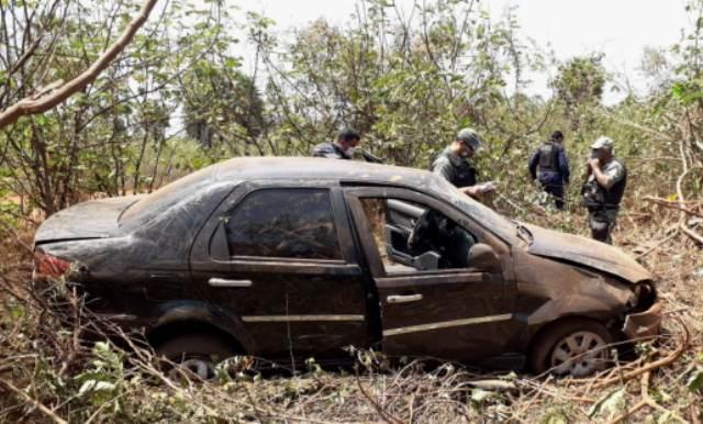No carro foram encontrado drogas e munições