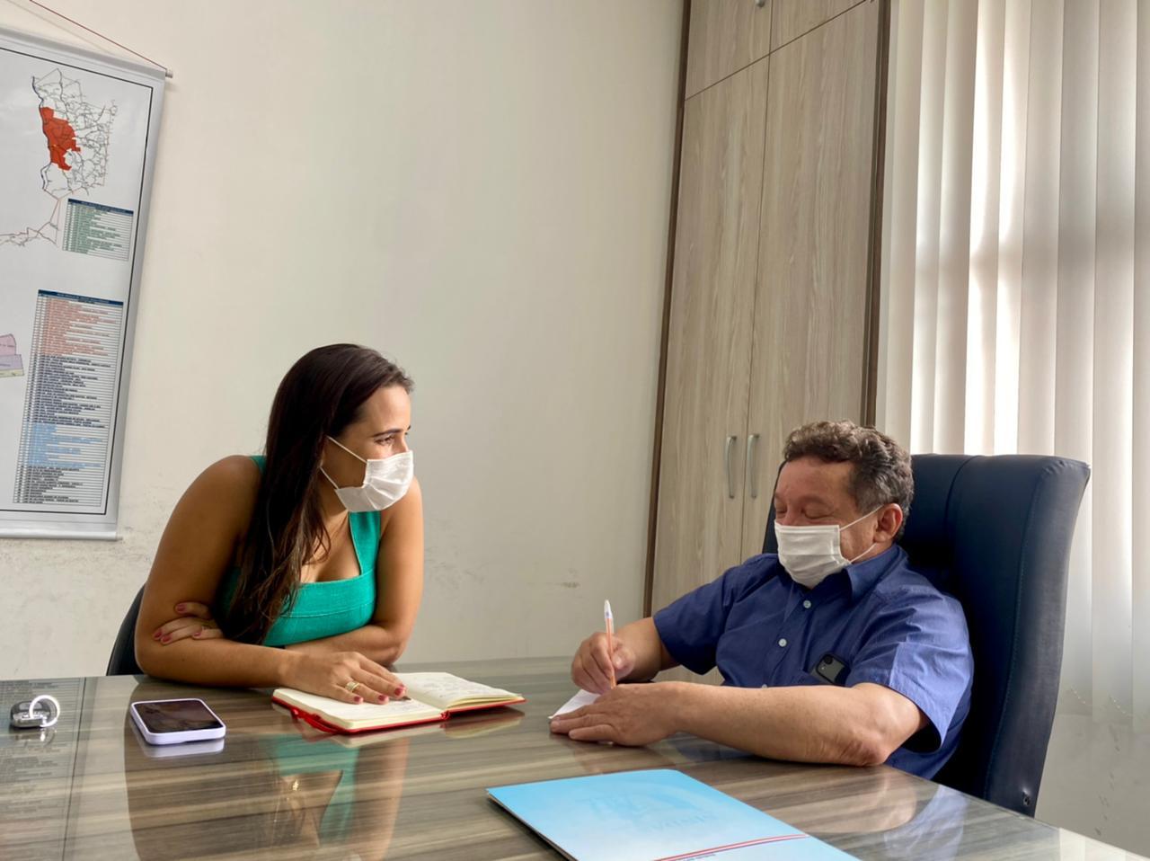 Vereadora Elzuila Calisto discute projeto de telemedicina para diminuir filas de hospitais