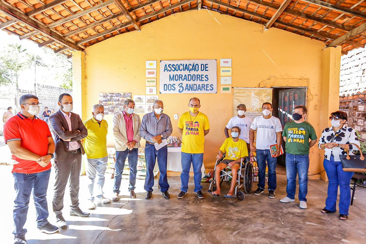 Entrega de cestas básicas