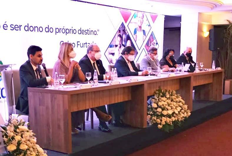 Mesa solene na posse dos novos conselheiros do Cofecon