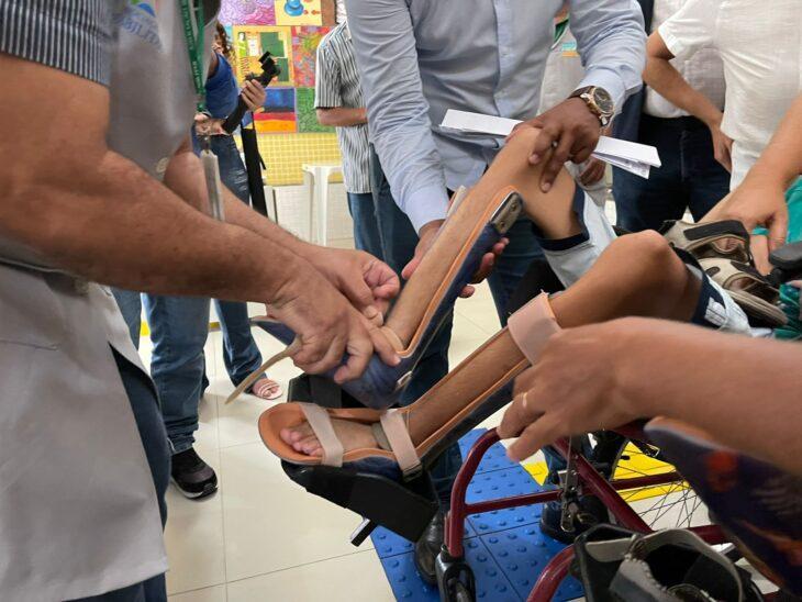 Entrega de meios auxiliares de locomoção