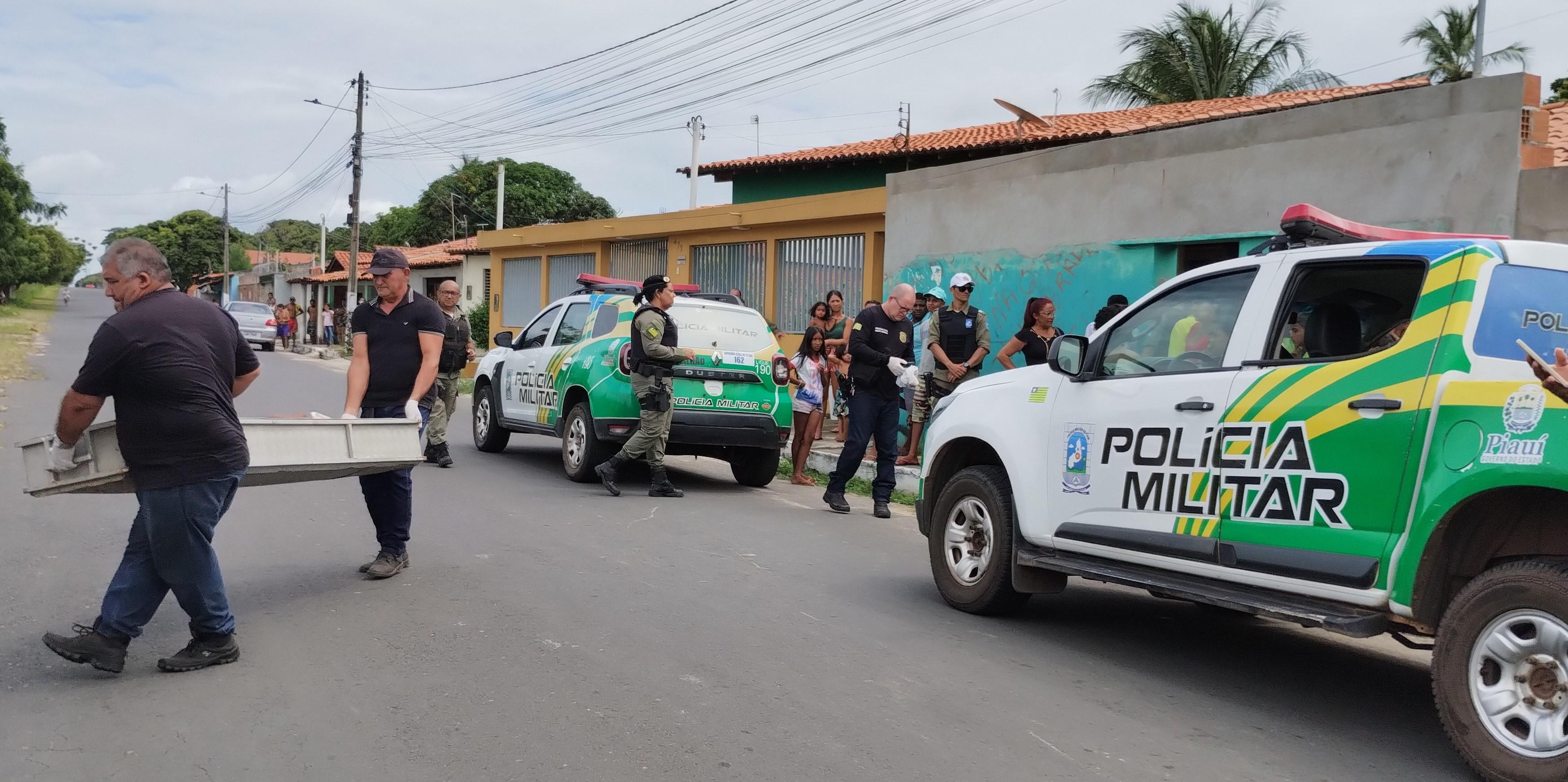 IML remove o corpo da vítima