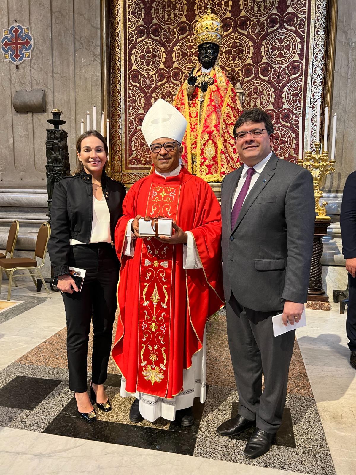 Primeira-dama Izabel Fonteles, arcebispo de Teresina Dom Juarez e governador Rafael Fonteles