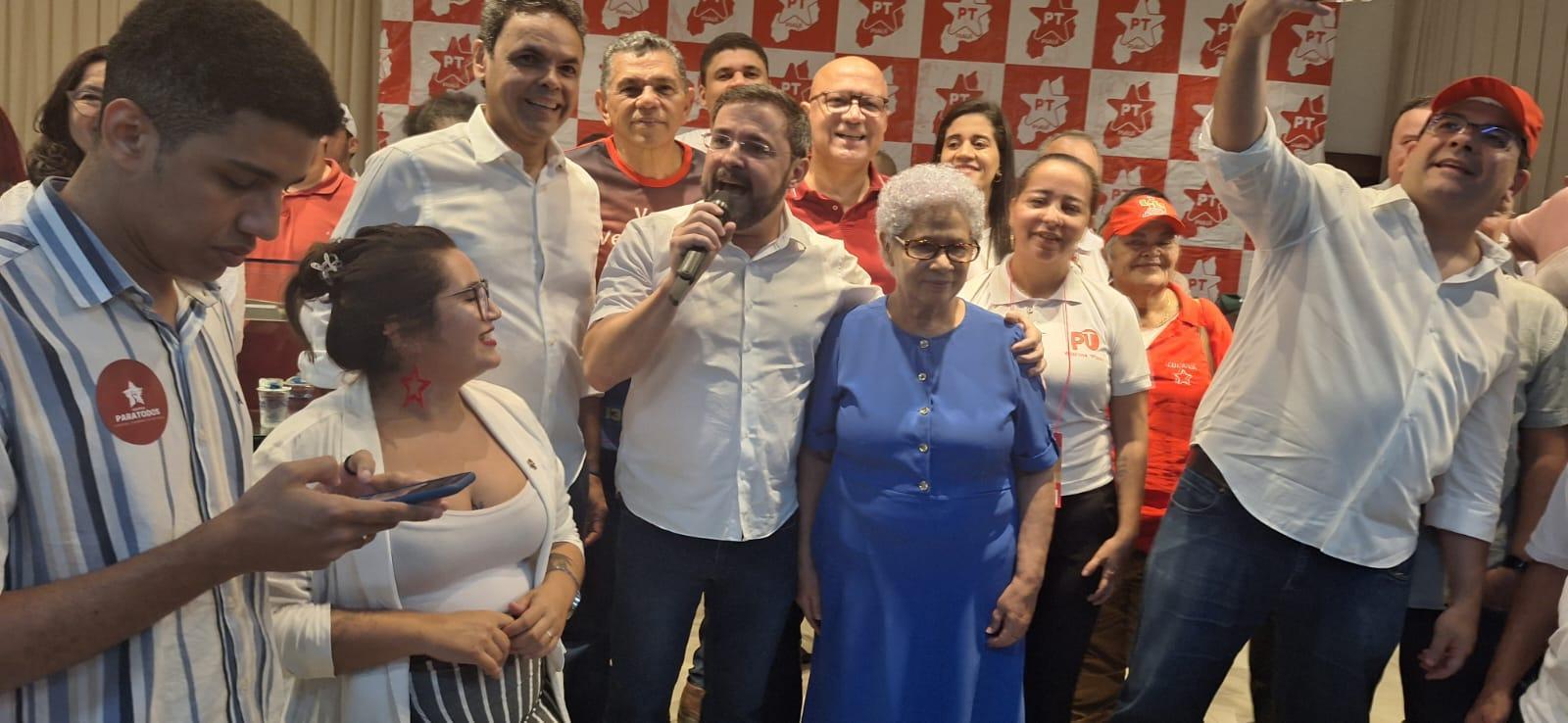 Governador Rafael Fonteles em festa de comemoração do PT