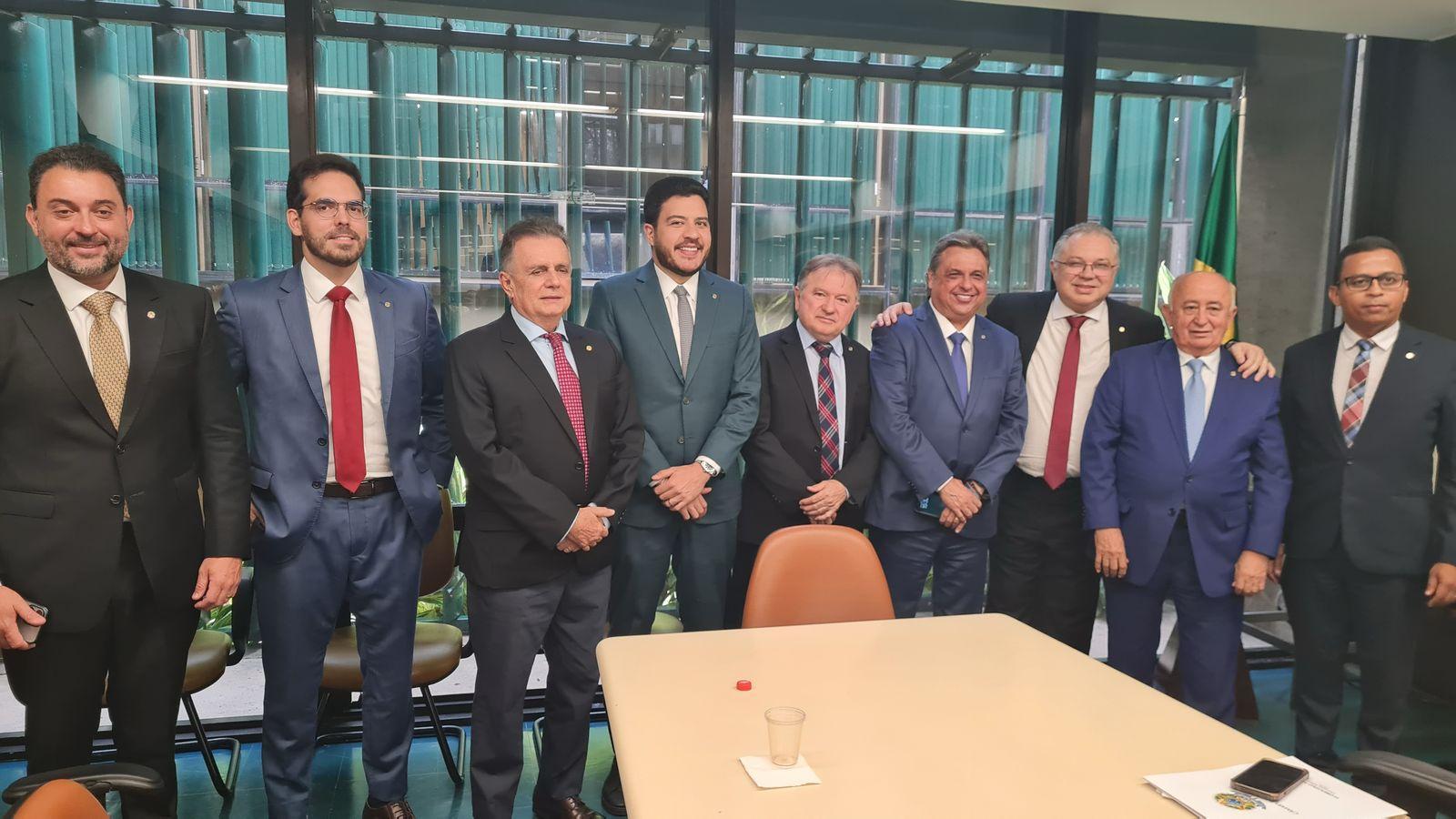 Merlong reunido com a bancada de deputados federais do Piauí