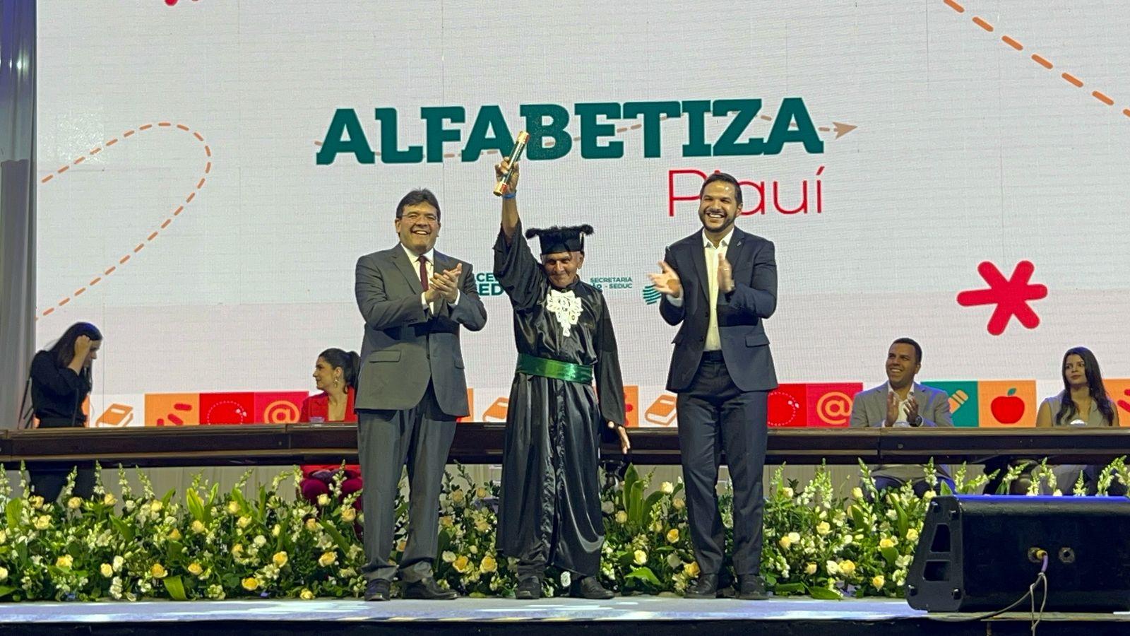 O governador Rafael Fonteles, José Araújo e Washington Bandeira