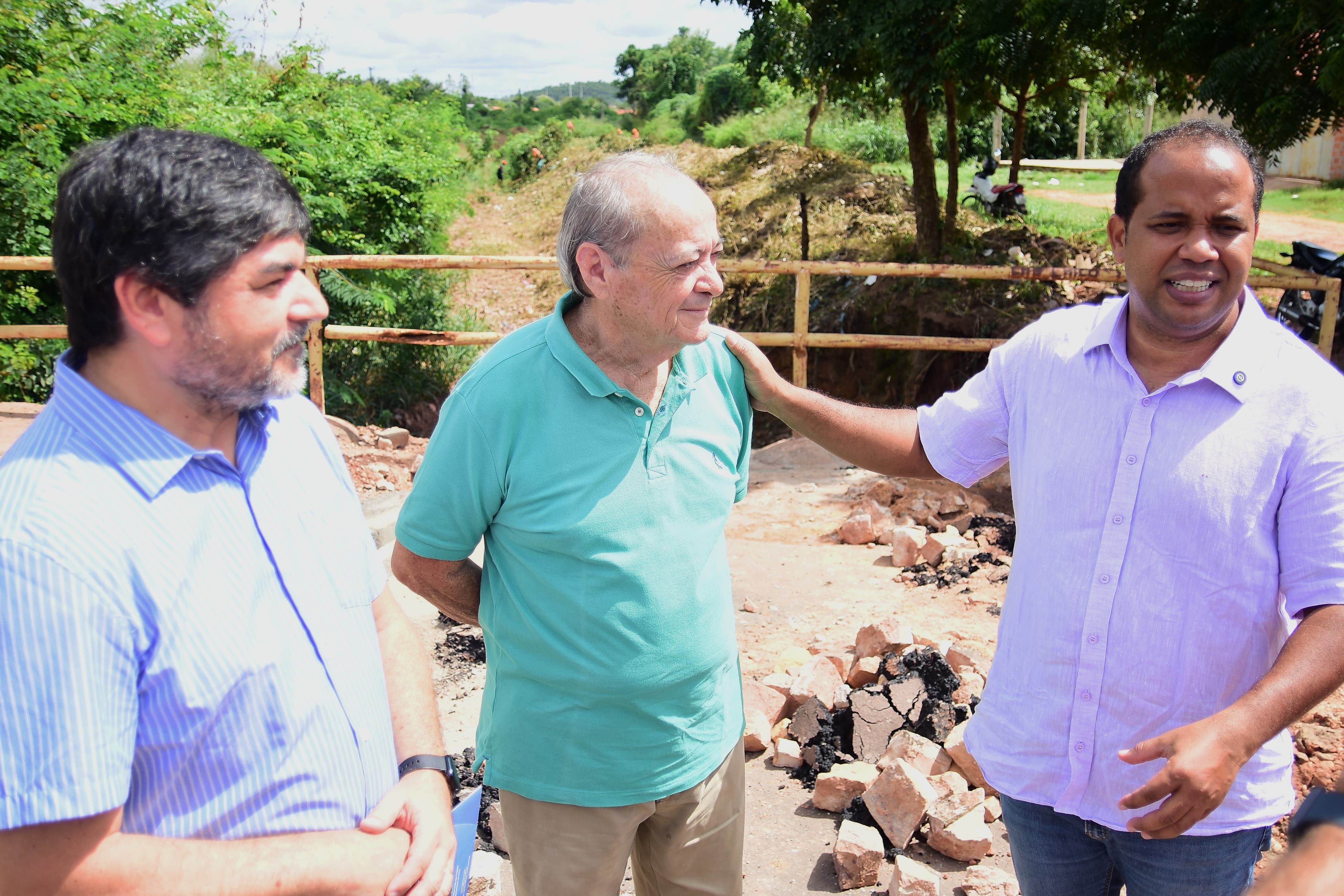 Silvio Mendes estava acompanhado do presidente da Câmara, Enzo Samuel, e do presidente da ETURB, Vicente Moreira Filho