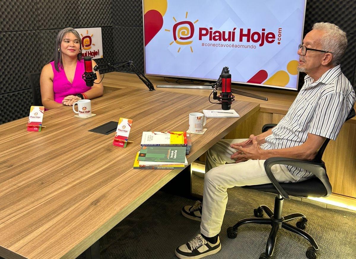Jamila Rocha e Gilson Caland gravando Podcast no estúdio do portal Piauí Hoje