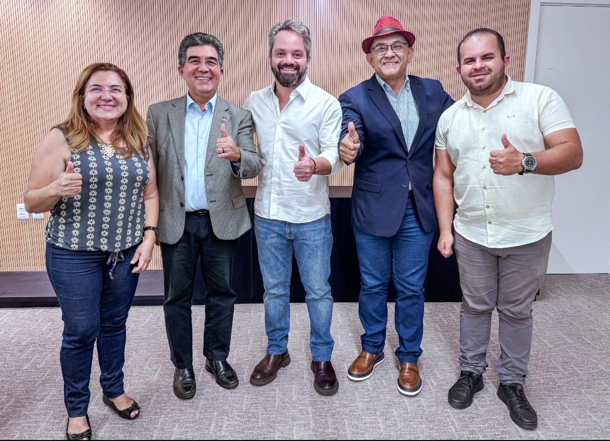 O prefeito Abidoral Melo, com Vilma Limma, Francisco Limma, Marcelo Nolleto e Douglas Farias